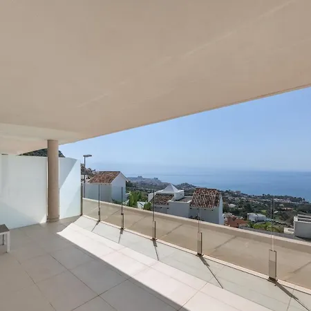 3 Bedroom Sea View Stupa Hills Apartment Benalmádena